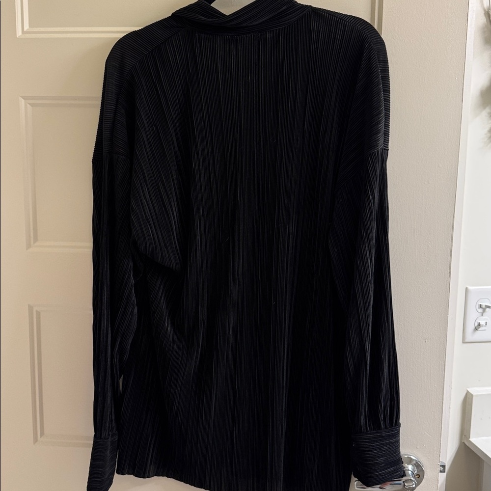 Button up top - Picture 3 of 4